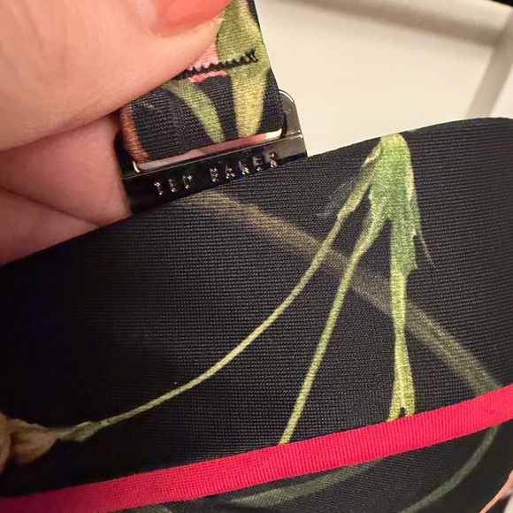 Ted Baker Saffiey Floral Print One Piece Swimsuit Size S Molded Cups Beach Vacay - Picture 4 of 12